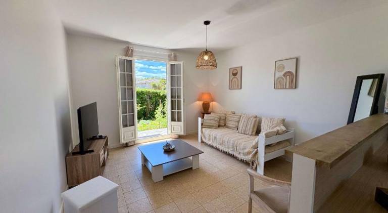 House with 1 room for 6 persons in Gradignan