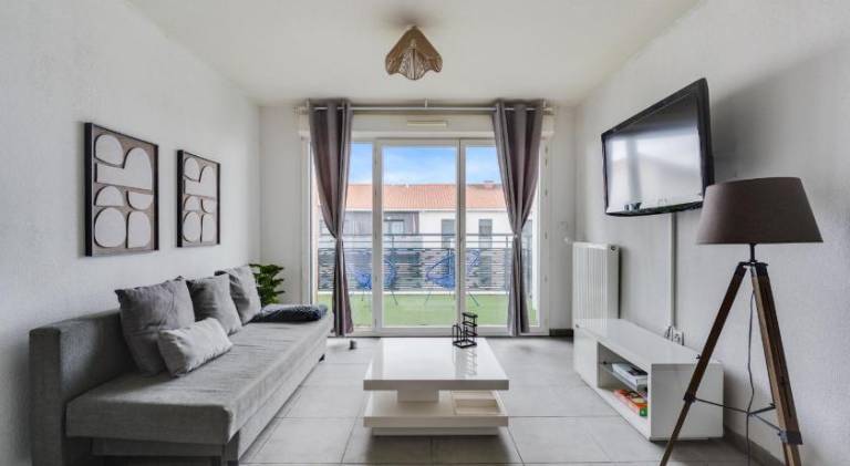 Pleasant holiday apartment with patio | Pets allowed in Toulouse