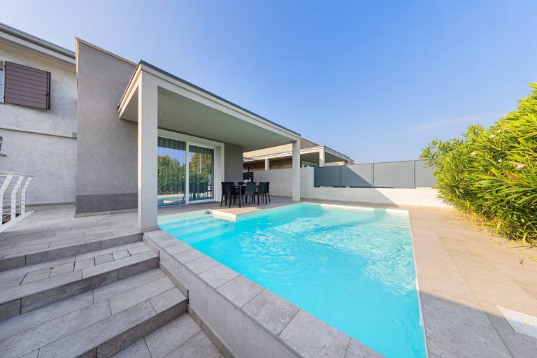 Villa with private pool, yard & terrace — photo 3
