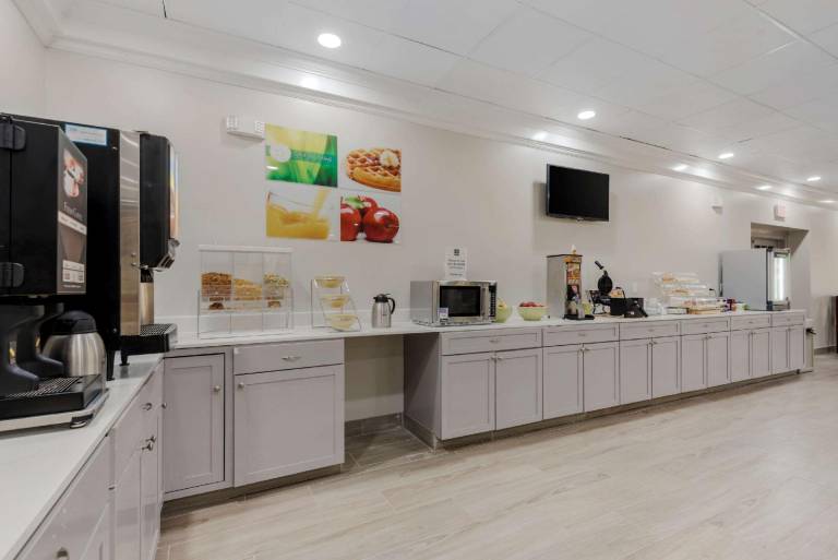 Quality Inn & Suites New Hartford - Utica in New Hartford, NY