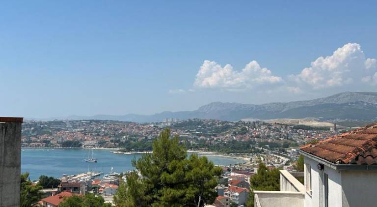Rental apartment with 3 rooms for 6 persons in Podstrana