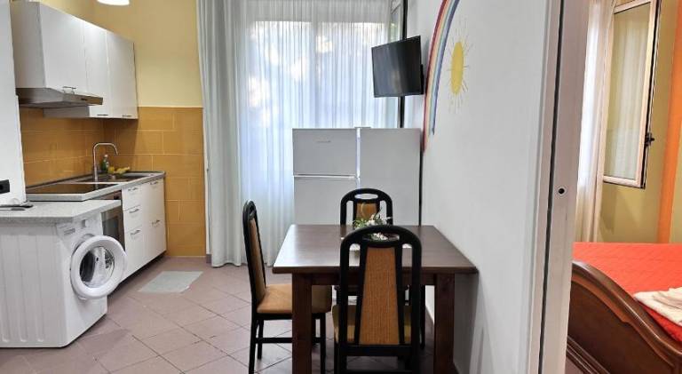 Rental apartment with patio, yard & BBQ — photo 3