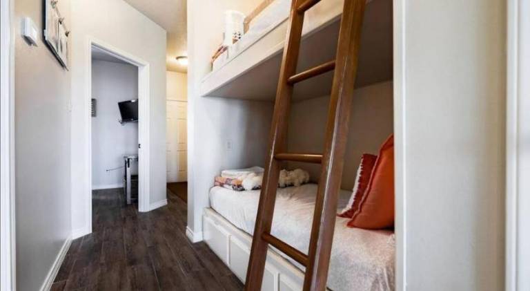 Rental apartment with pool — photo 2