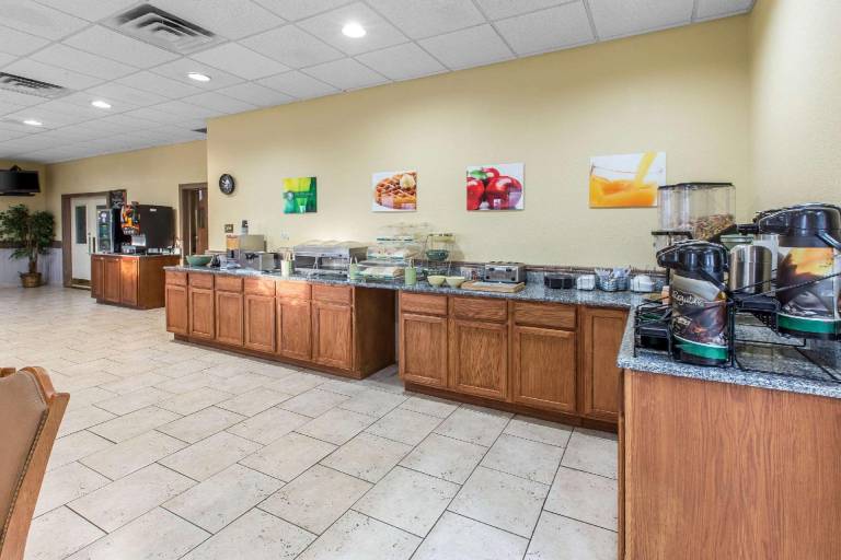 Quality Inn & Suites Conference Center — photo 5