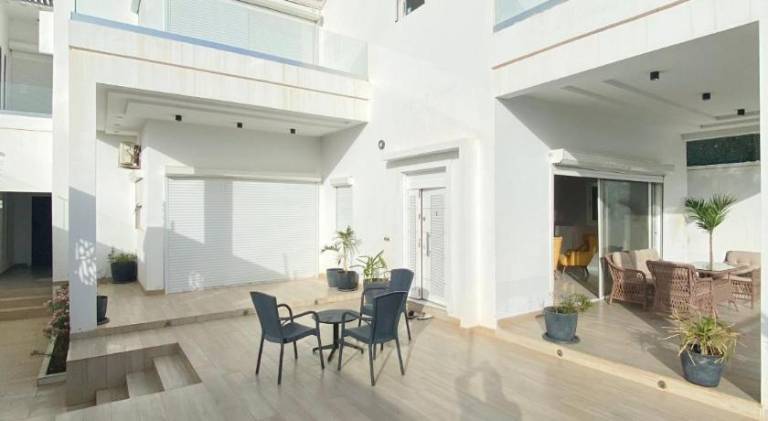 Villa with pool & jacuzzi — photo 4