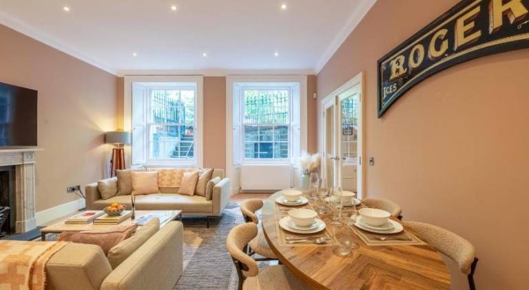 Charming holiday apartment | Near Edinburgh Castle | Dogs allowed in Edinburgh