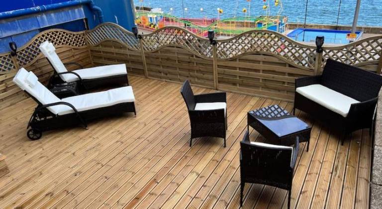 Sea View Lavish Apartment SKY TV Whirlpool Bath HUGE Balcony NEWLY REFURBISHED in Bridlington