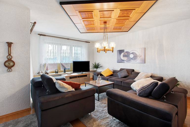 Alpine View Apartment with Mountain Views, Balcony & Wi-Fi — photo 5