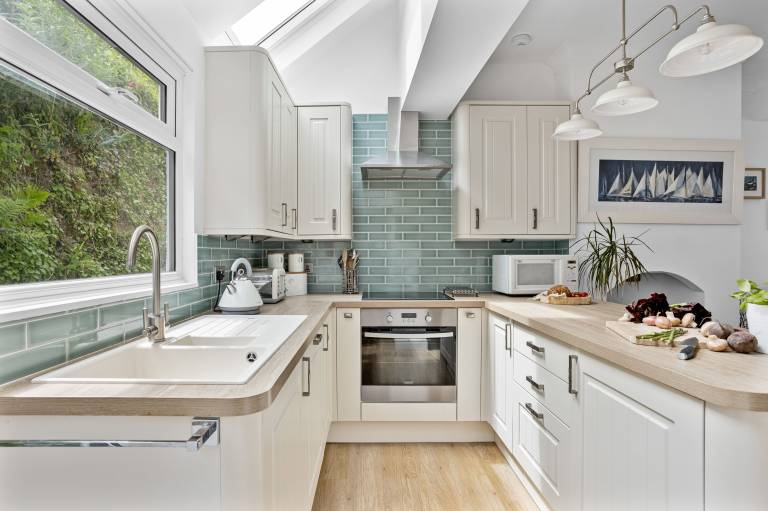 Fully equipped pleasant cottage with terrace | Water view | Pets are welcome — photo 4