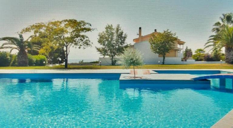 House with private pool, yard & patio | Next to the beach | Suitable for remote work | Pets are welcome — photo 3