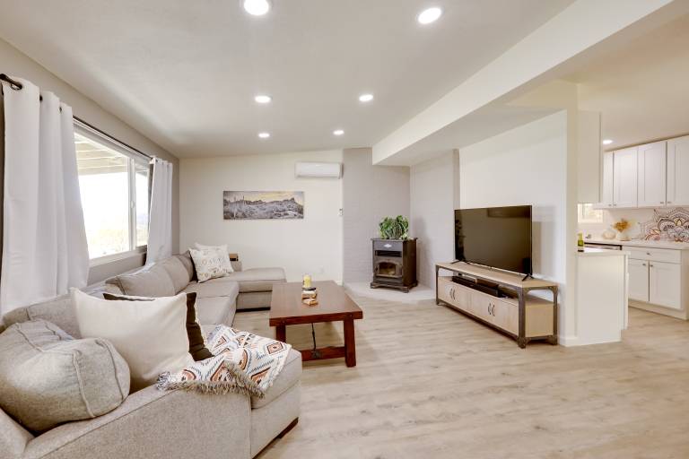 Mtn-View Home w/ Hot Tub: 8 Mi to Joshua Tree! — photo 2