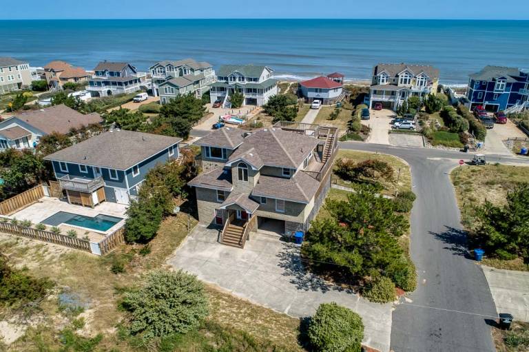 Dancing Dolphin 240 ft from the beach Private Pool, Hot Tub, Dog Friendly Duck in Duck, NC