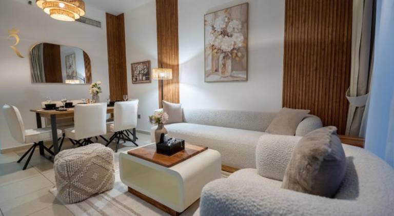 Holiday apartment with patio & pool in Abu Dhabi