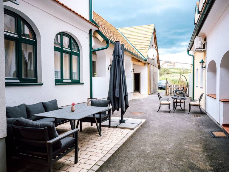 Holiday apartment with grill, terrace & heated pool — photo 2