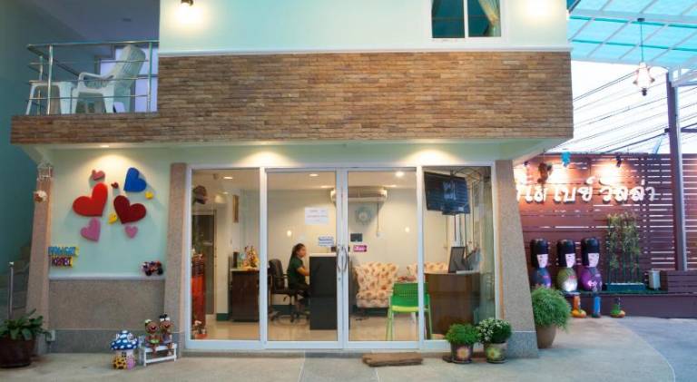 Pleasant serviced apartment with yard & patio | Pets allowed — photo 4