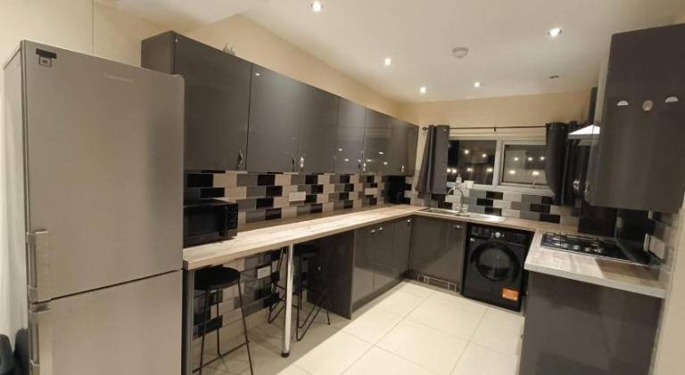 Lovely rental apartment with hot tub | Close to Cardiff Castle | Dogs allowed — photo 3