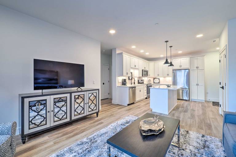 Downtown Traverse City Condo: 32 Mi to Ski Slopes! — photo 5