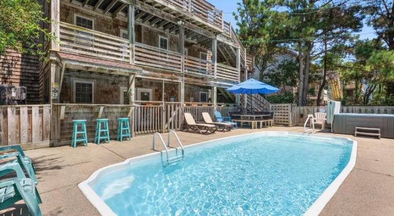House with hot tub & pool — photo 5