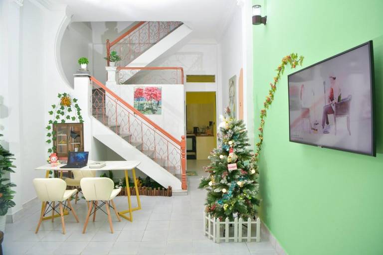 Hằng Home - 4BRs • Train View • Balcony • Gym — photo 3