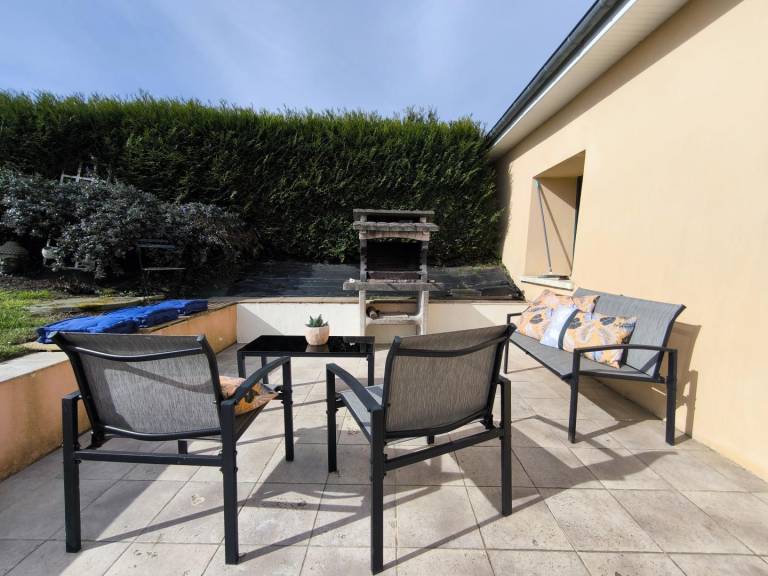 Gite with yard, patio & barbeque — photo 4