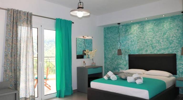 Serviced apartment with terrace & yard | Pets are welcome in Parga