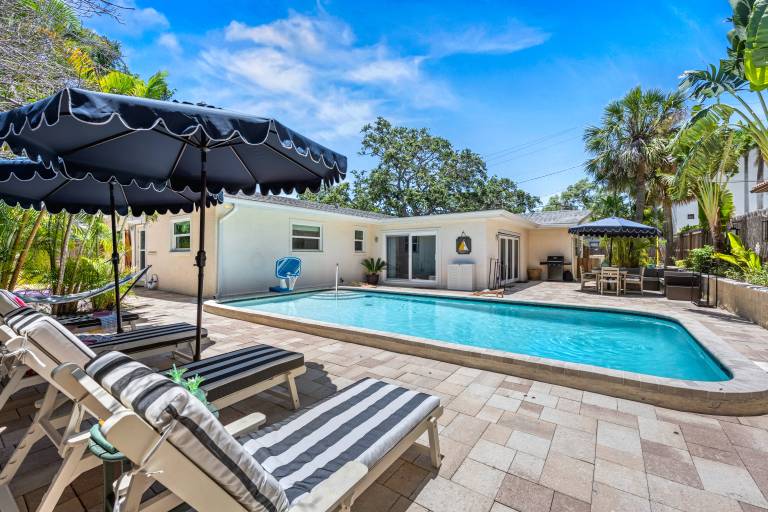 Family-oriented ample vacation home with private pool & BBQ | Close to the beach | Good for workation | Pet-friendly in Sarasota, FL