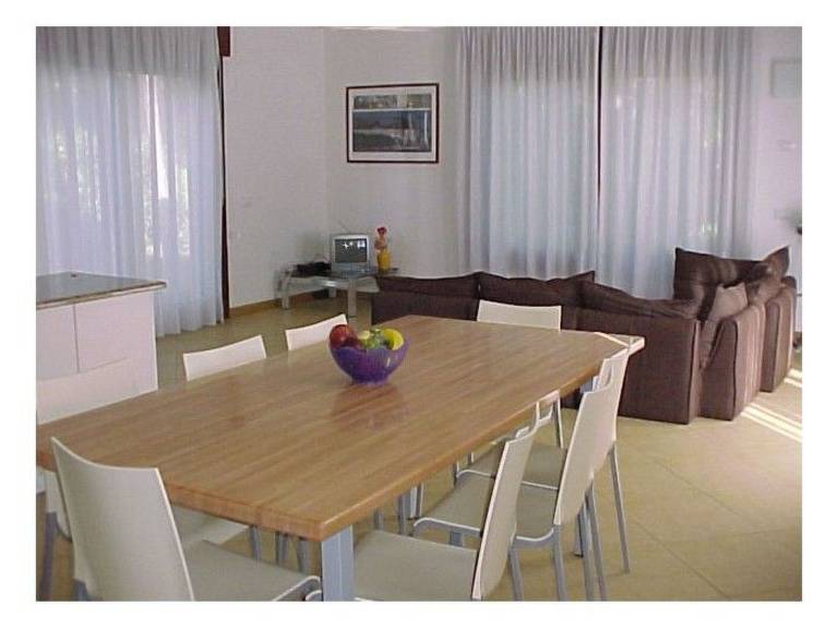 Vacation home with garden — photo 4