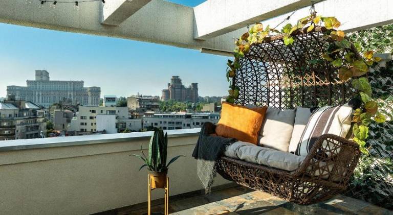 Holiday apartment with terrace | Near Romanian Athenaeum | Perfect for remote work | Pet-friendly in Bucharest