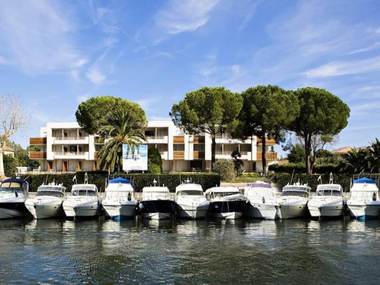 Beautiful apartment with terrace, pool & yard | Pets allowed in Mandelieu-La-Napoule