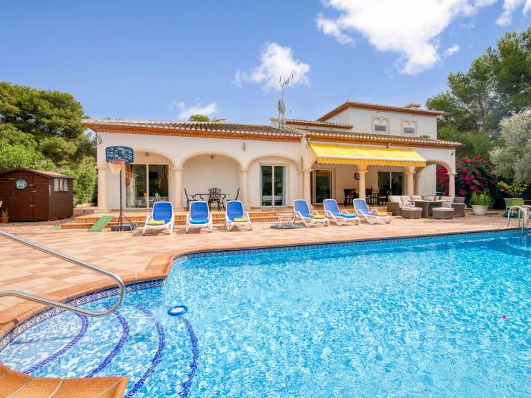 Fully equipped vacation home with grill, garden & terrace | Suitable for remote work | Pet-friendly in Alicante