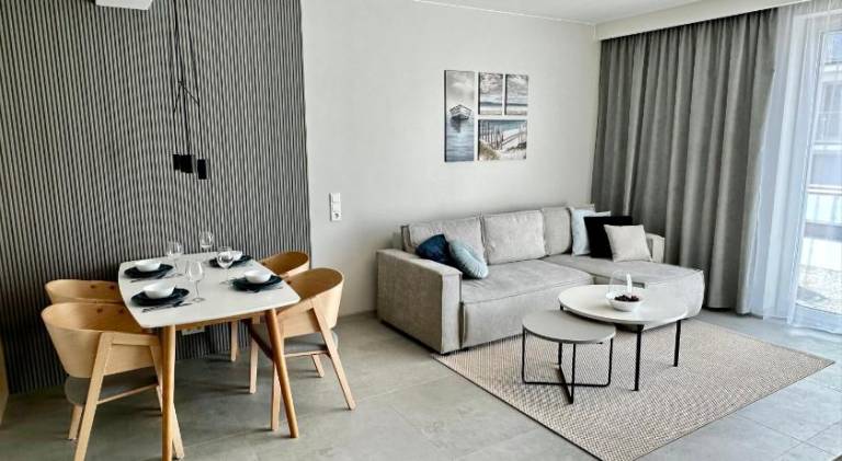 Apartment with hot tub & pool — photo 4
