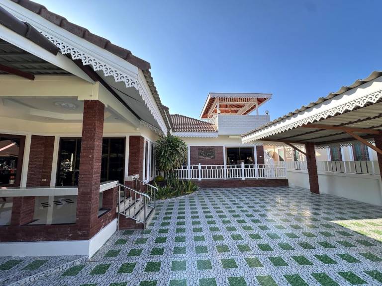 Vacation home with jacuzzi in Pranburi
