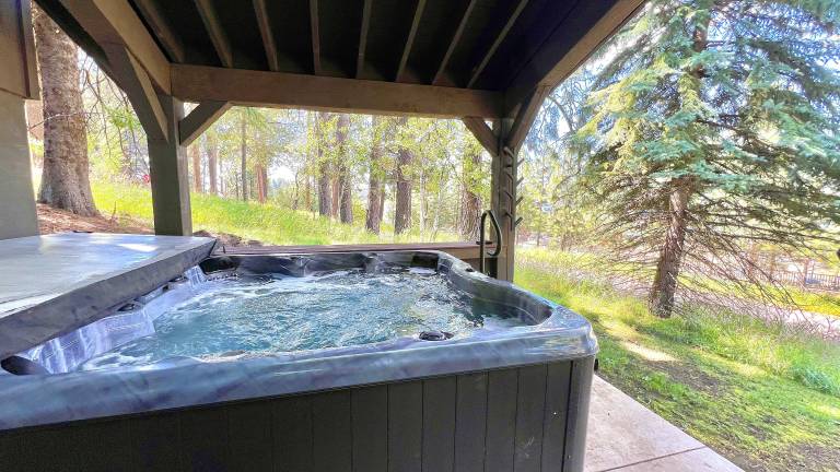 Vacation home with jacuzzi, terrace & BBQ | Beach view | Perfect for remote work — photo 5