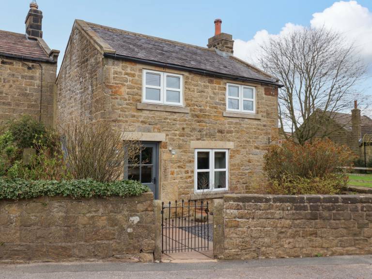 Children-friendly pleasant cottage with yard | Pet-friendly in Harrogate