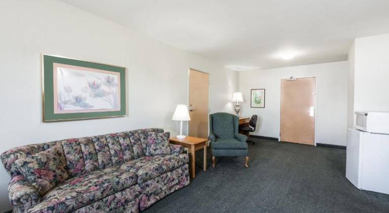 Super 8 By Wyndham Hagerstown/Halfway Area — photo 4