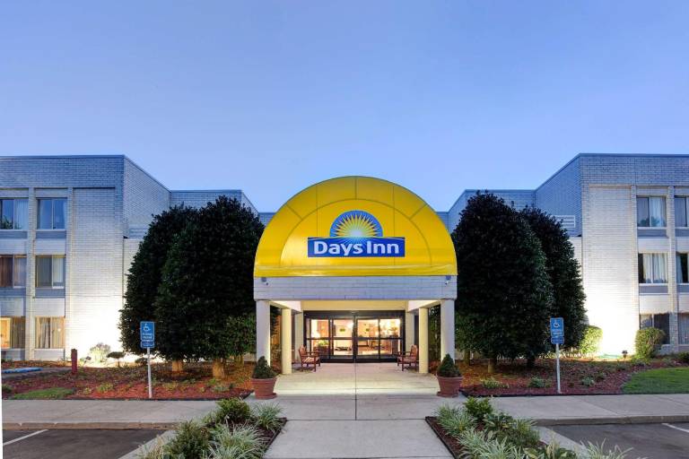 Days Inn by Wyndham Newport News City Center Oyster Point — photo 5
