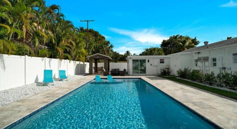 Holiday apartment with pool in Delray Beach, FL