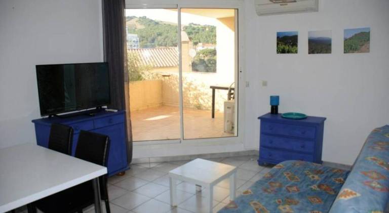 Rental apartment with 3 rooms for 6 persons — photo 2