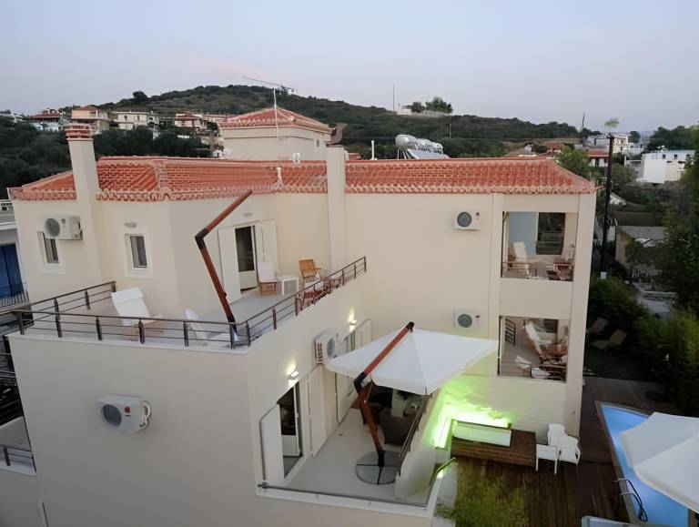 Serviced apartment with patio, jacuzzi & pool | Close to the beach | Pets are welcome in Pylos-Nestoras