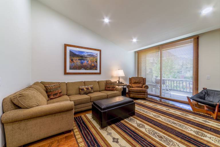 Family-oriented lovely condo with jacuzzi & barbecue | Mountain view | Perfect for remote work | Pets allowed — photo 2