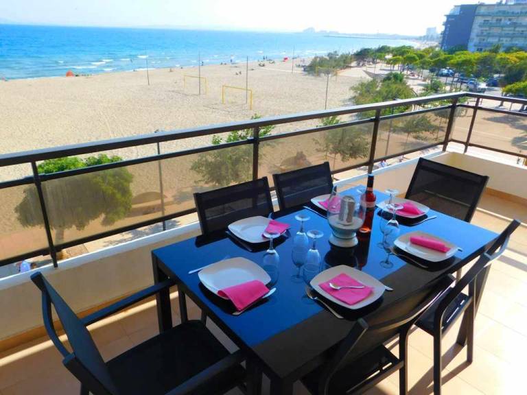 Holiday apartment with patio | Sea view in Roses