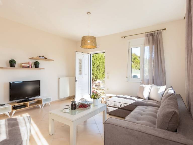 Fully equipped big house with private pool, garden & BBQ | Mountain view | Pets are welcome — photo 4