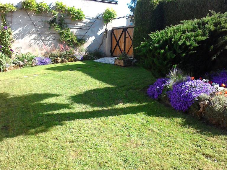 Cottage with grill & yard — photo 5