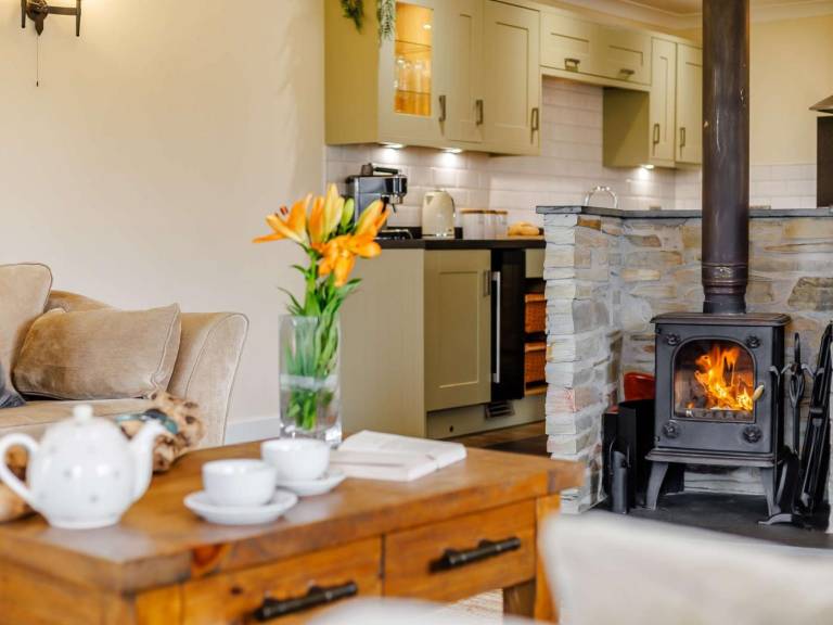 Fully equipped house with BBQ, hot tub & yard | Pet-friendly — photo 3