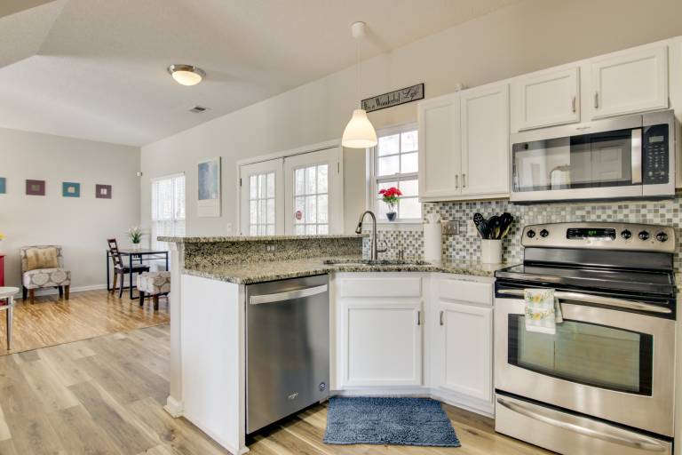 Quiet Oasis in Charlotte! Home Near UNCC Campus — photo 2
