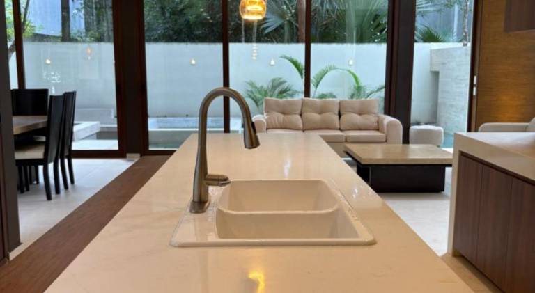 Villa with pool — photo 4