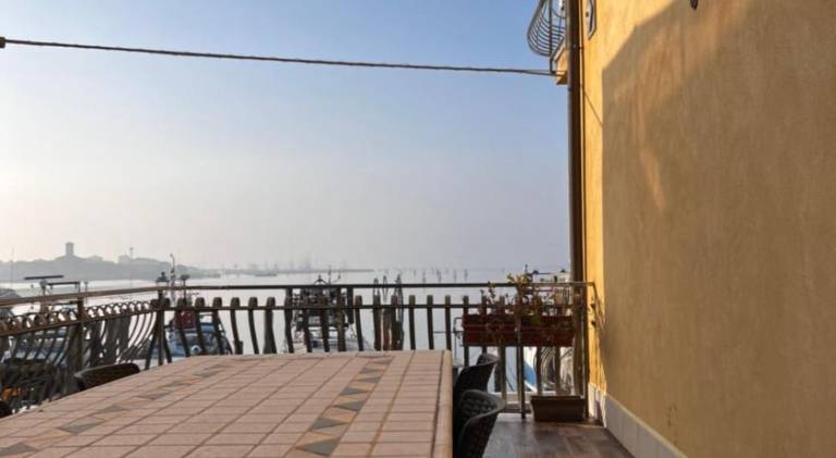 Beautiful rental apartment with yard & terrace | Close to the beach | Suitable for remote work | Pet-friendly — photo 4
