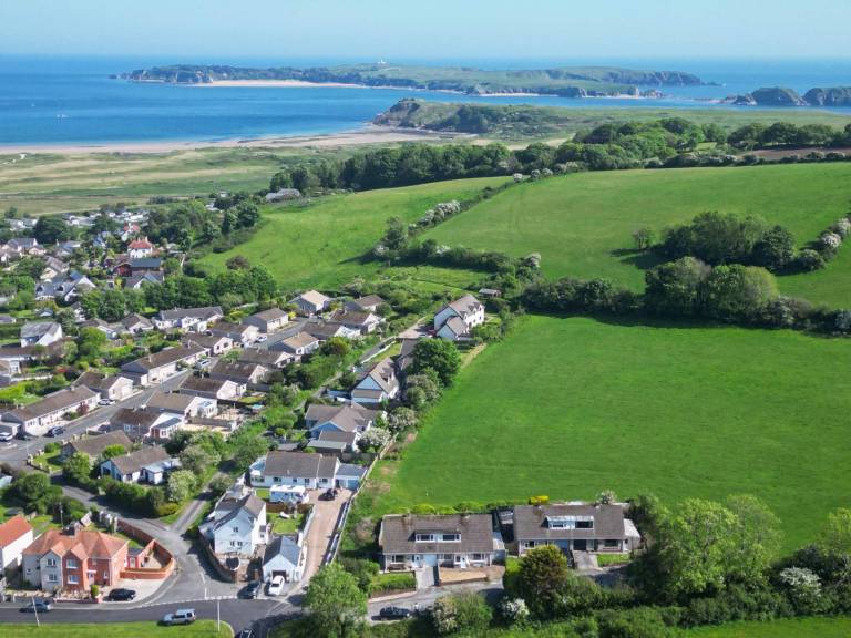 Vacation home with garden & fast internet in Tenby