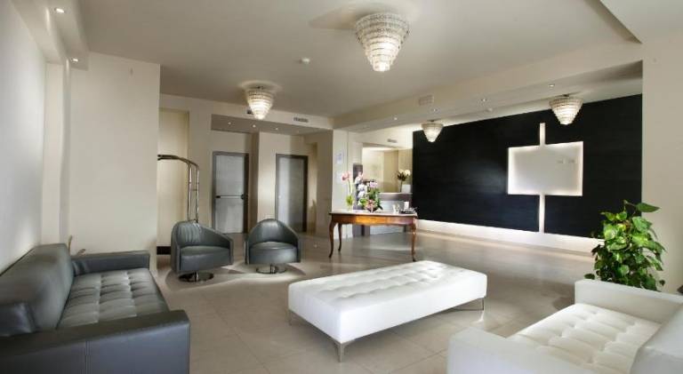 Wonderful serviced apartment with pool & terrace | Next to the beach | Suitable for remote work | Dogs allowed in Cesenatico