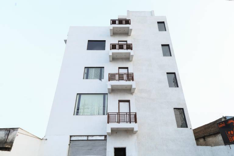 OYO Hotel Leo Star